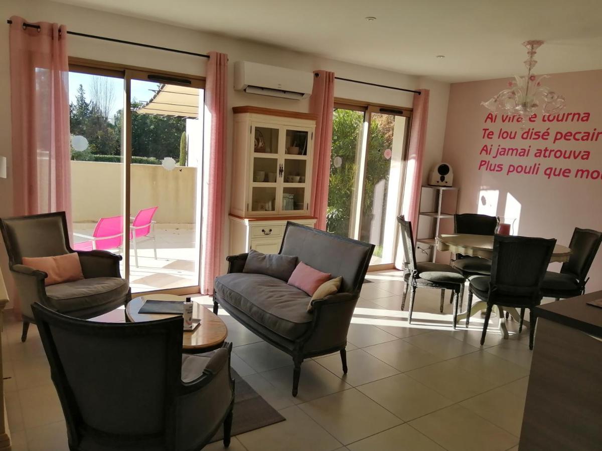 فيلا Le Cabanon De Laura LʼIsle-sur-la-Sorgue المظهر الخارجي الصورة